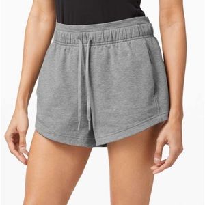 Lululemon Inner Glow 3” heathered core size 4